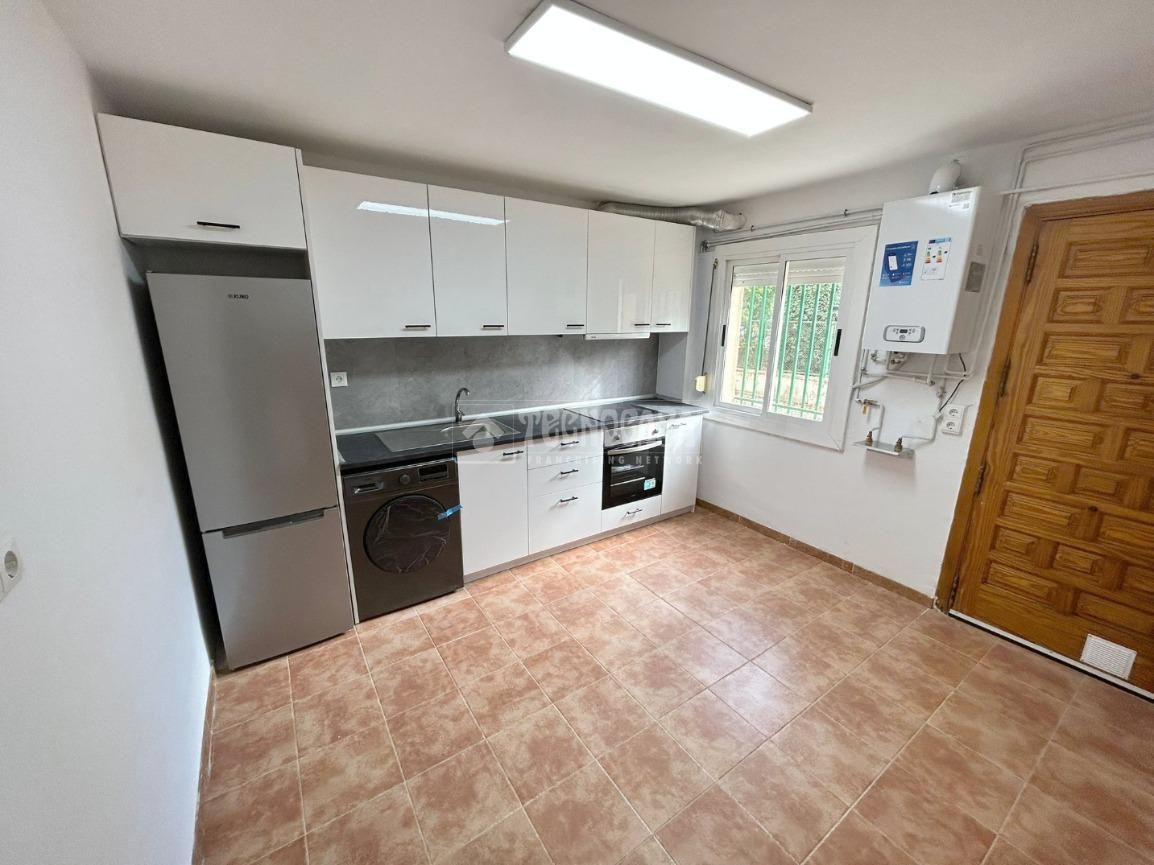 Kitchen of Study for sale in Utebo  with Air Conditioner