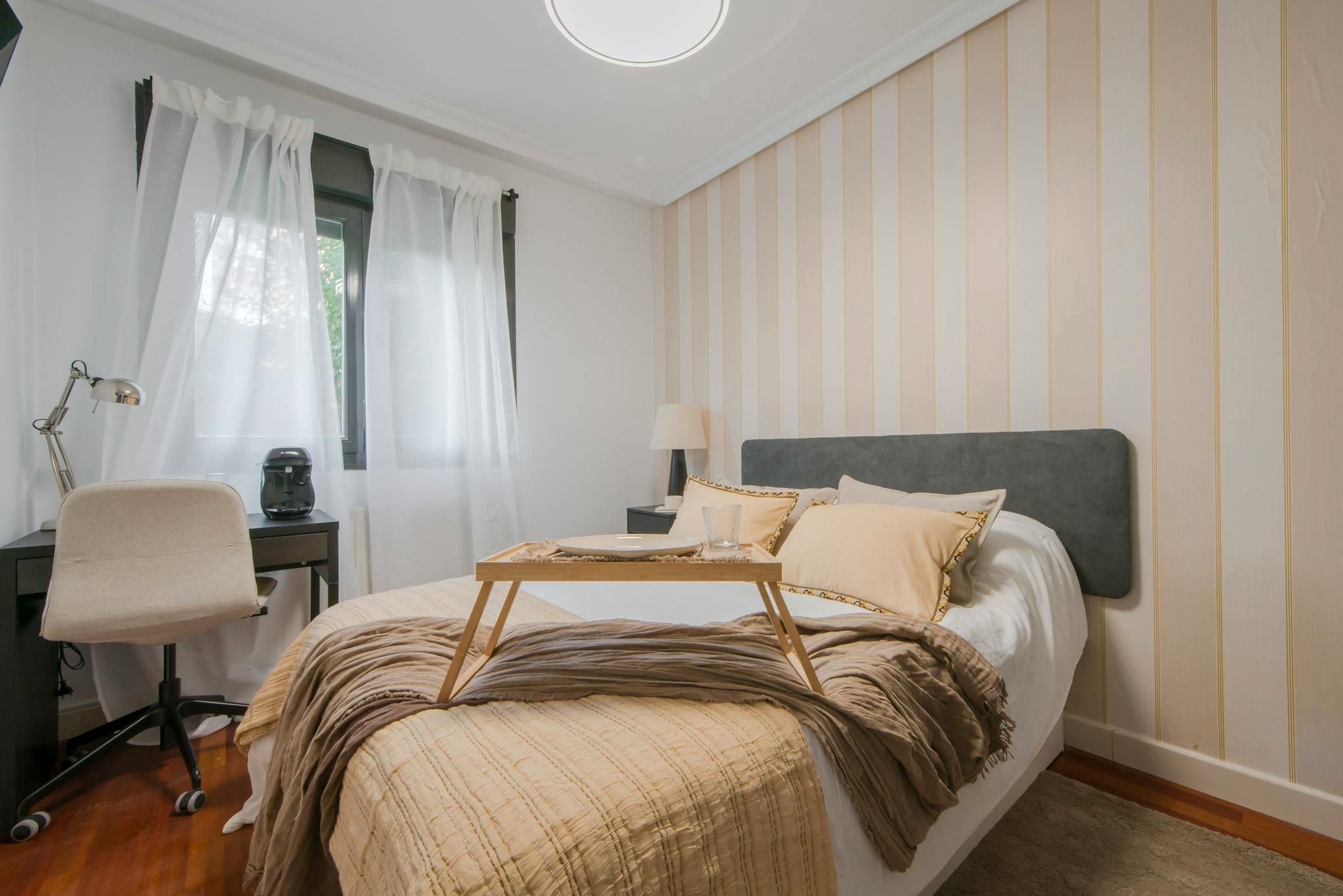 Bedroom of Flat to share in  Madrid Capital  with Heating, Washing machine and TV