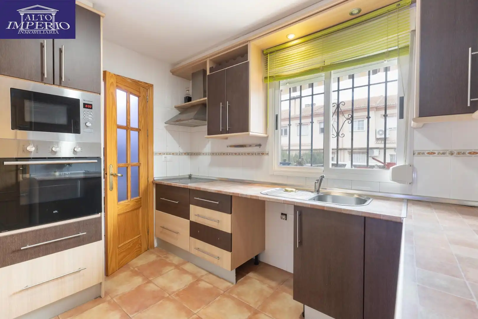 Casa adosada en venta en MARTE, 21, Ogíjares