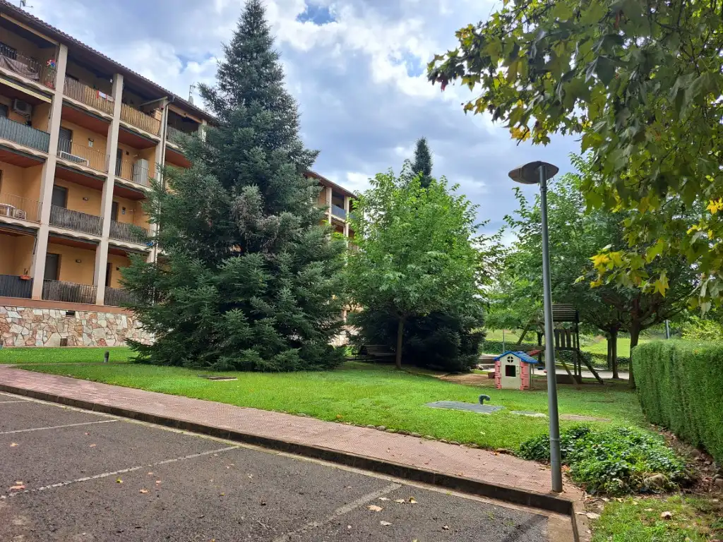 Außenansicht von Maisonette zum Verkauf in Berga mit Heizung, Parkett und Abstellraum