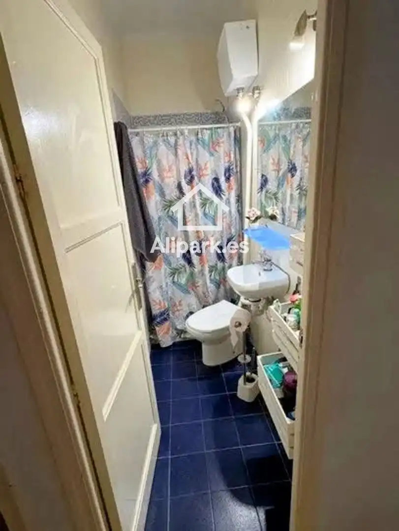 Baño de Piso en venta en Elche / Elx con Terraza y Amueblado