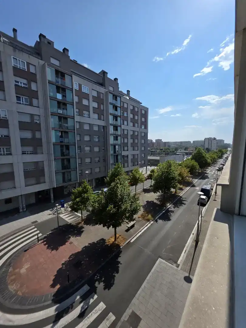 Vista exterior de Pis en venda en Salburua - Arantzabela