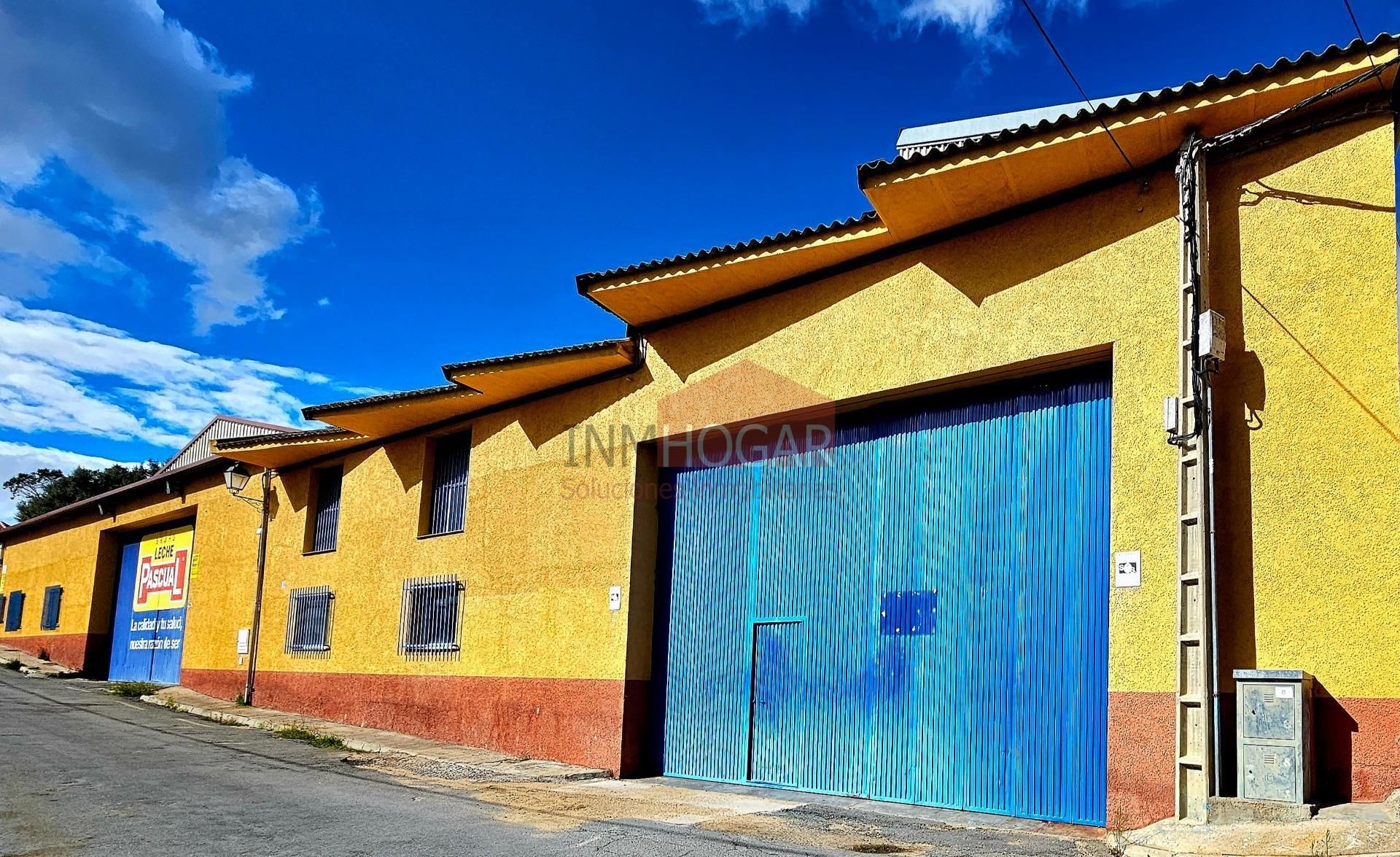 Vista exterior de Nau industrial en venda en Burgohondo