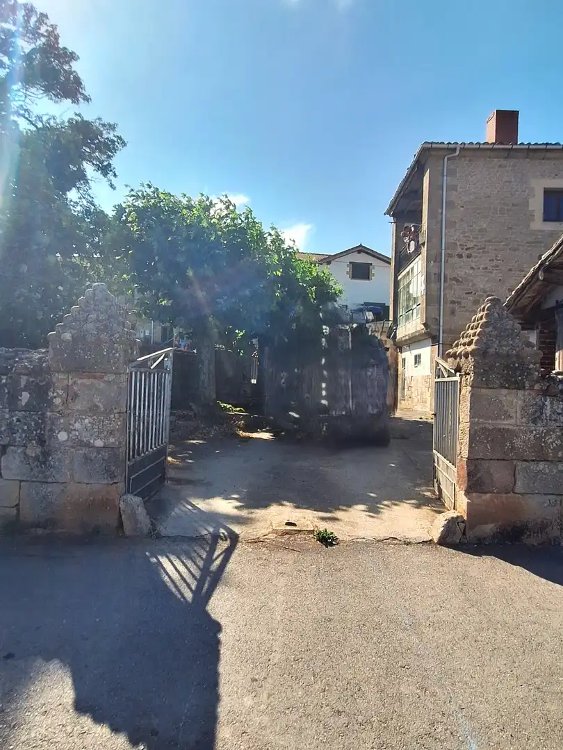 Exterior view of Houses for sale in Valdeolea  with Heating and Balcony