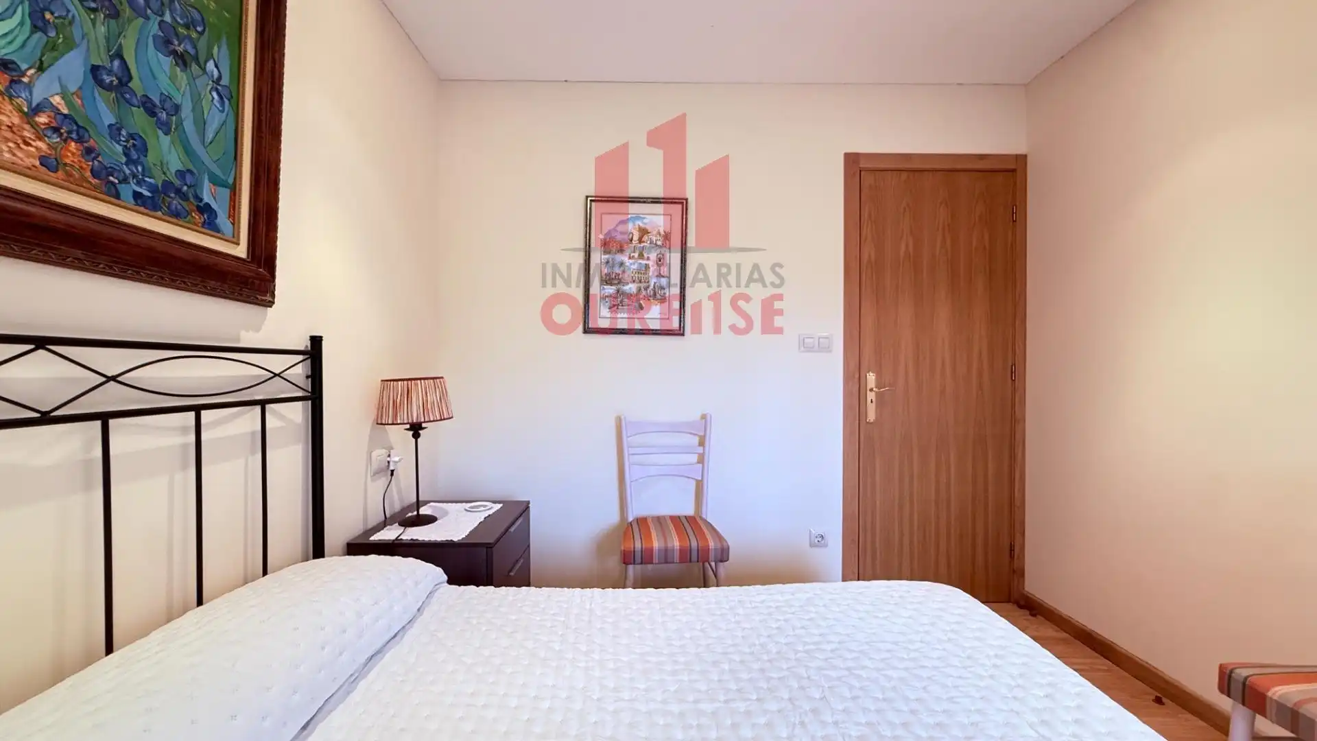 Dormitori de Casa o xalet en venda en San Cibrao das Viñas amb Terrassa i Moblat