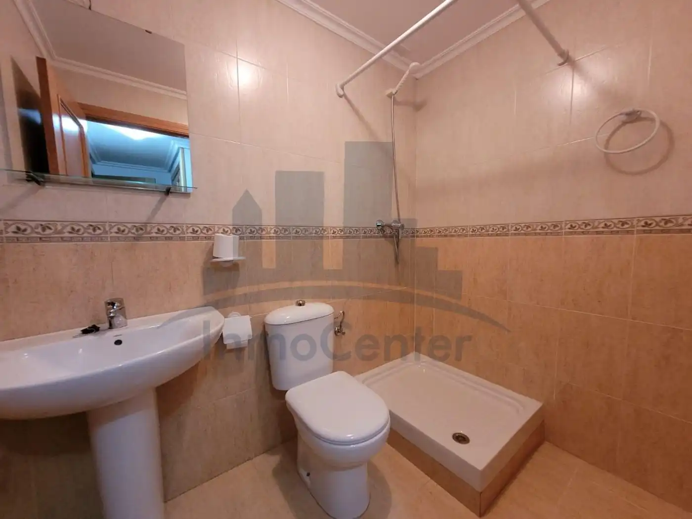 Baño de Piso de alquiler en Badajoz con Terraza y Amueblado
