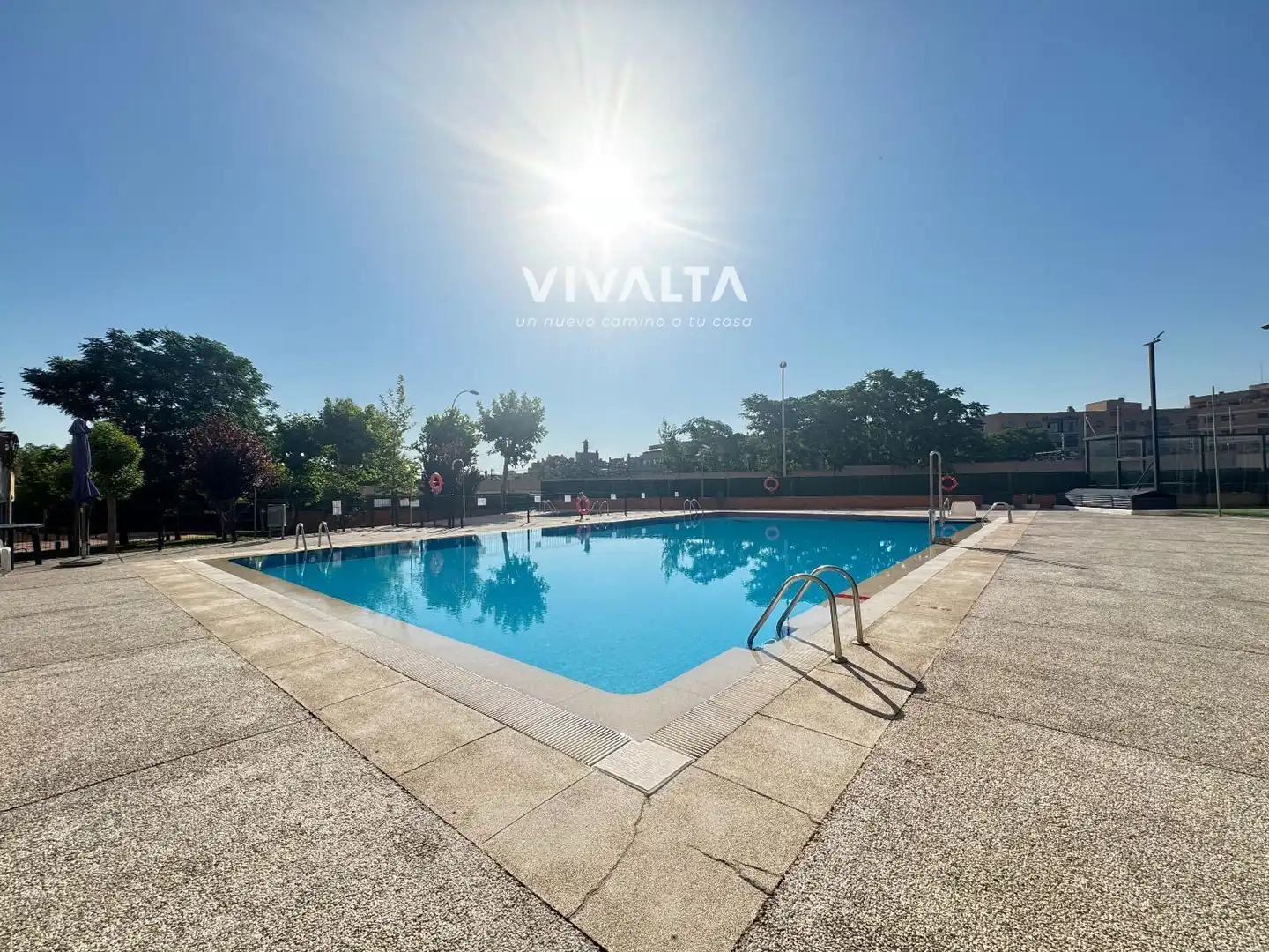 Swimming pool of Flat for sale in Madrid  with Air Conditioner, Heating and Storage room
