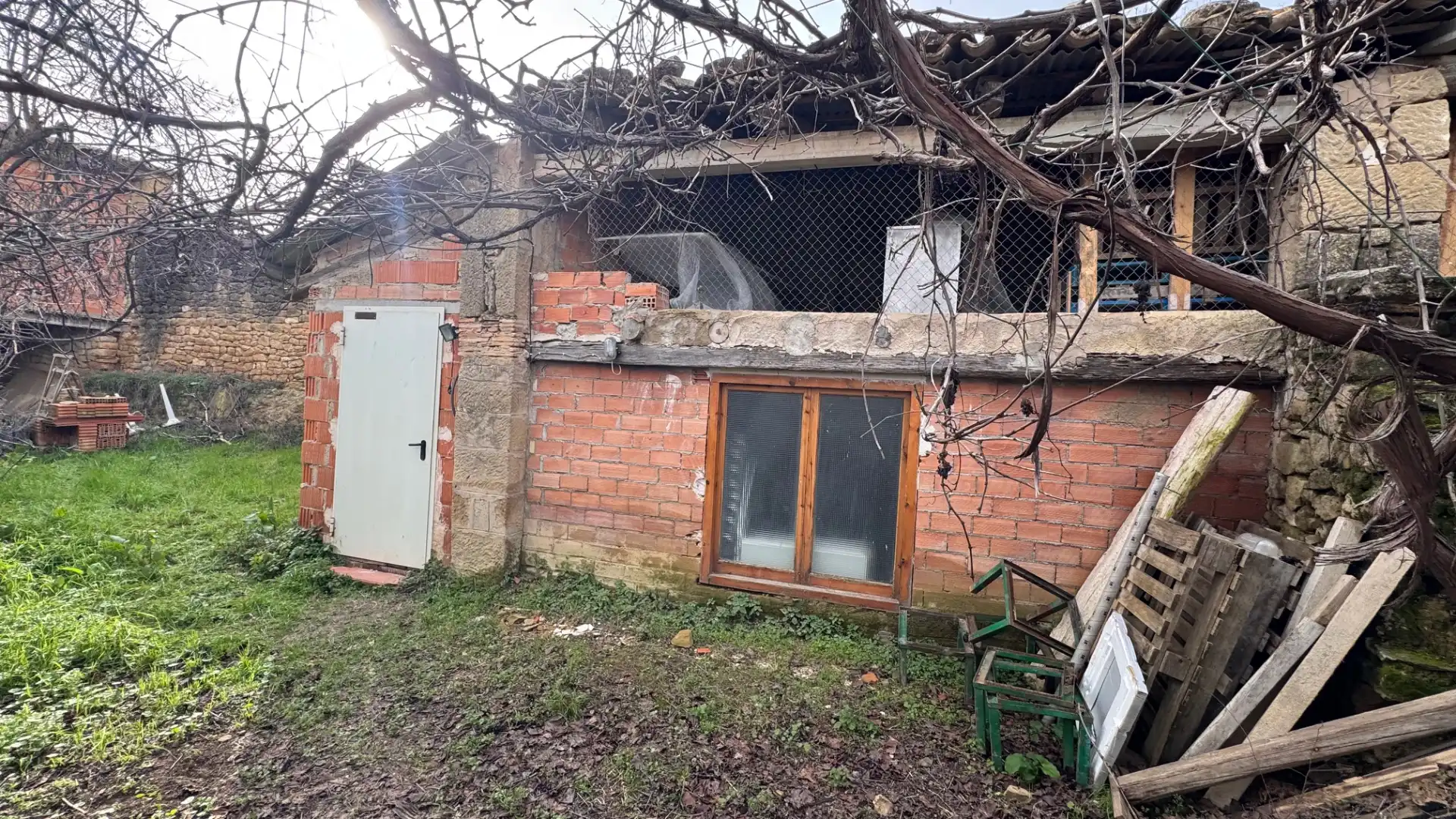 Vista exterior de Finca rústica en venda en Torre del Compte amb Jardí privat