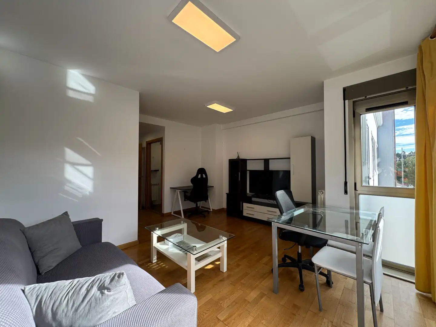 Sala de estar de Apartamento de alquiler en Santiago de Compostela  con Calefacción, Trastero y Amueblado