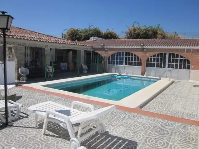 Casa amb piscina en venda a Cazalla de la Sierra