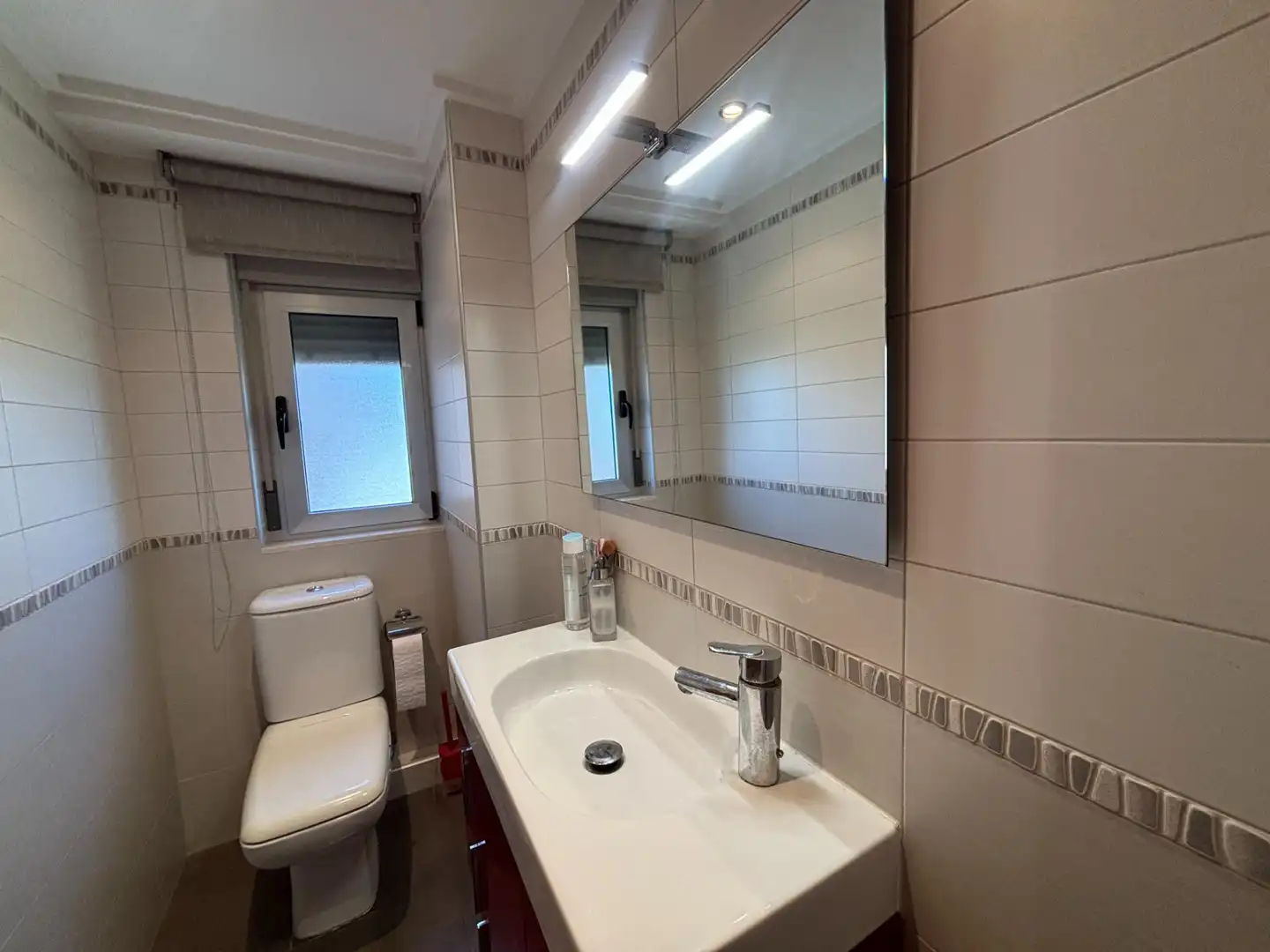 Badezimmer von Wohnung zum Verkauf in Alicante / Alacant mit Klimaanlage, Heizung und Gemeinschaftspool