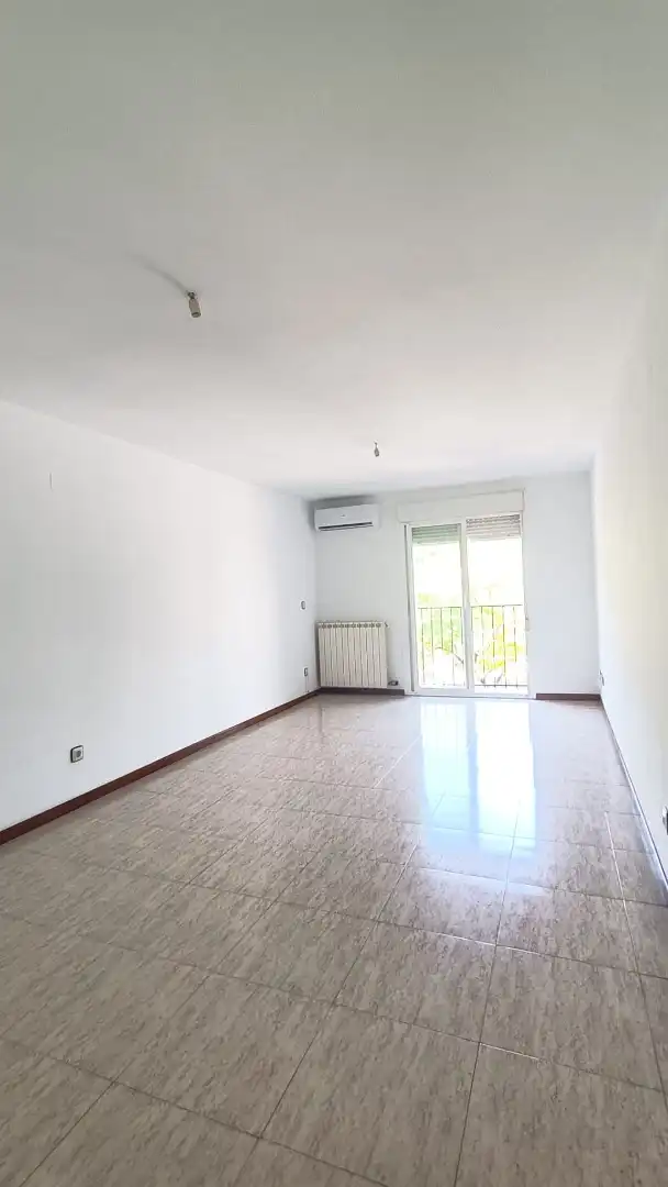 Wohnzimmer von Wohnung zur Miete in Utebo mit Heizung und Ofen