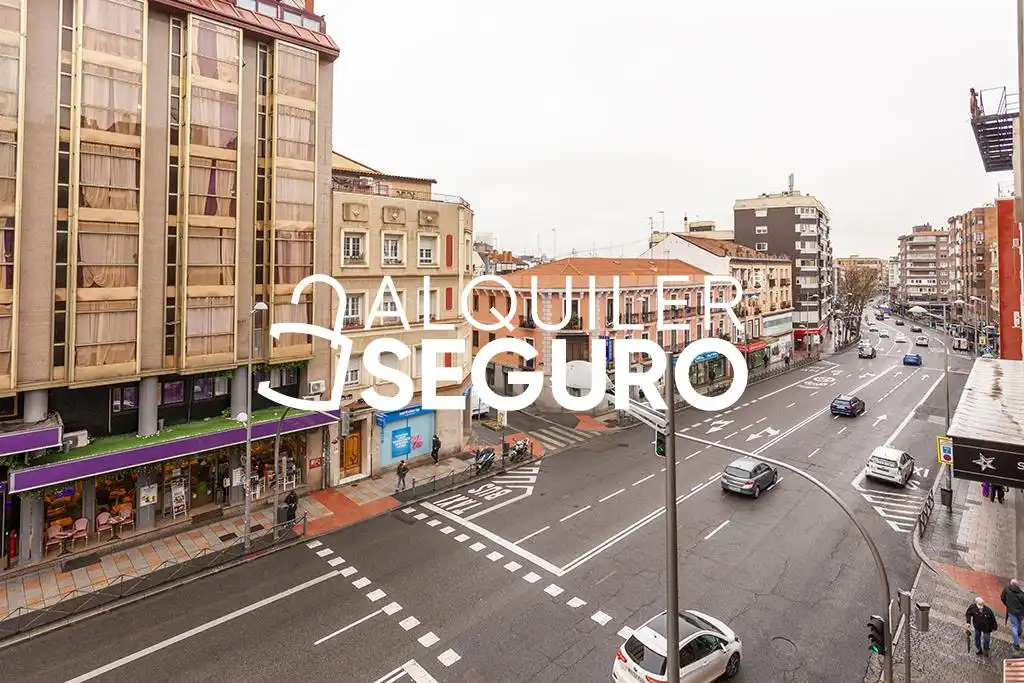 Vista exterior de Pis de lloguer en Madrid amb Aire condicionat, Calefacció i Piscina