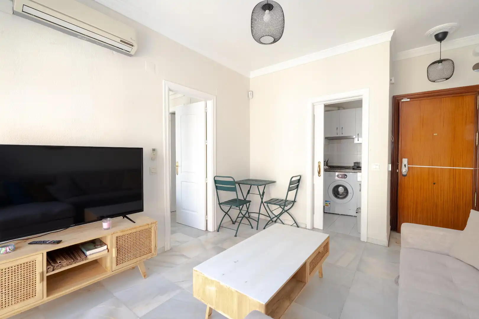 Living room of Flat for sale in Málaga  with Air Conditioner, Heating and Storage room