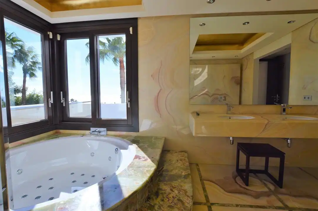 Chalet con piscina en venta en Calle Verdi, imagen 7