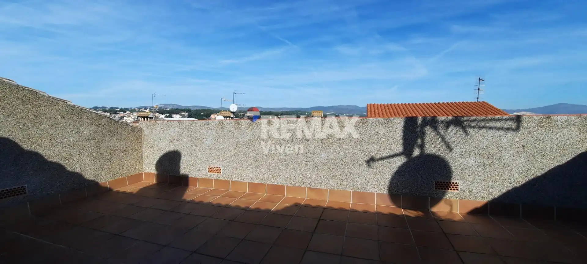Terrassa de Casa adosada en venda en Vilanova i la Geltrú amb Aire condicionat, Jardí privat i Terrassa