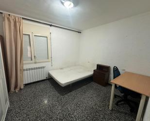 Dormitori de Pis de lloguer en Girona Capital amb Moblat, Forn i Rentadora