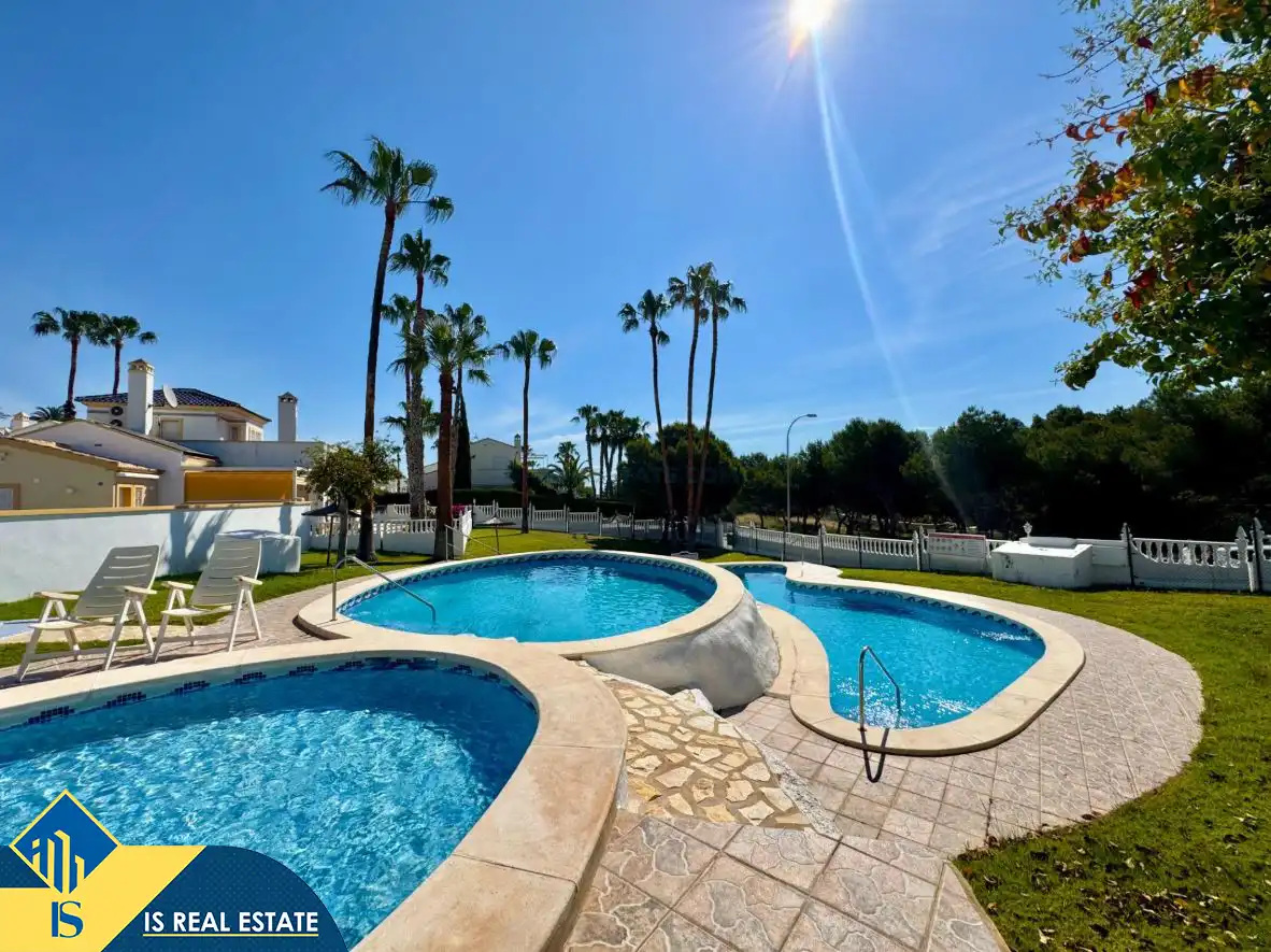 Bungalow mit Pool zum Verkauf in Orihuela Costa