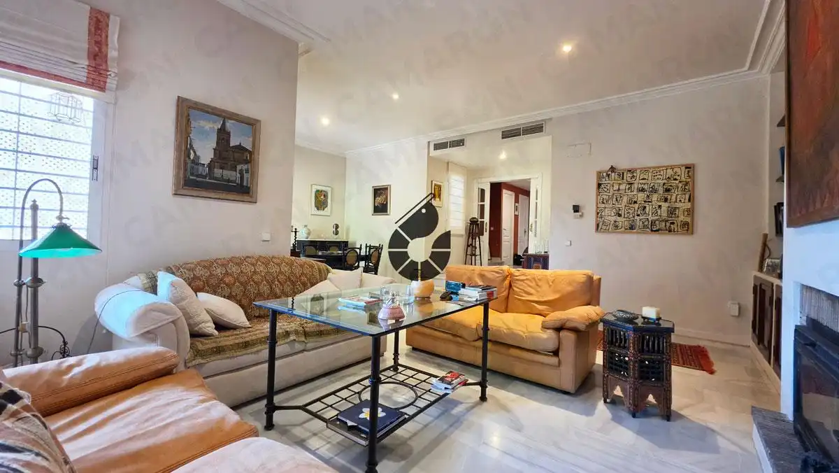Sala de estar de Casa adosada en venta en Mairena del Aljarafe con Aire acondicionado, Jardín privado y Trastero