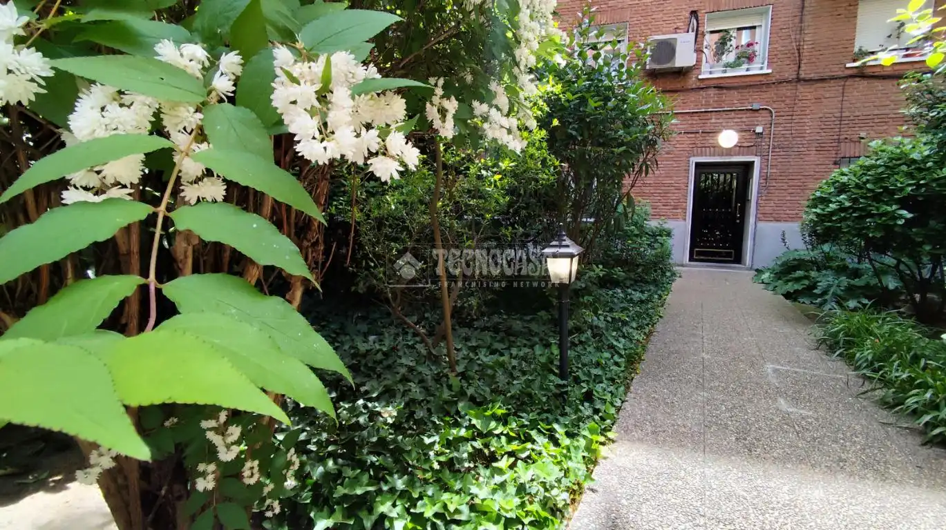 Jardí de Pis en venda en Madrid amb Aire condicionat