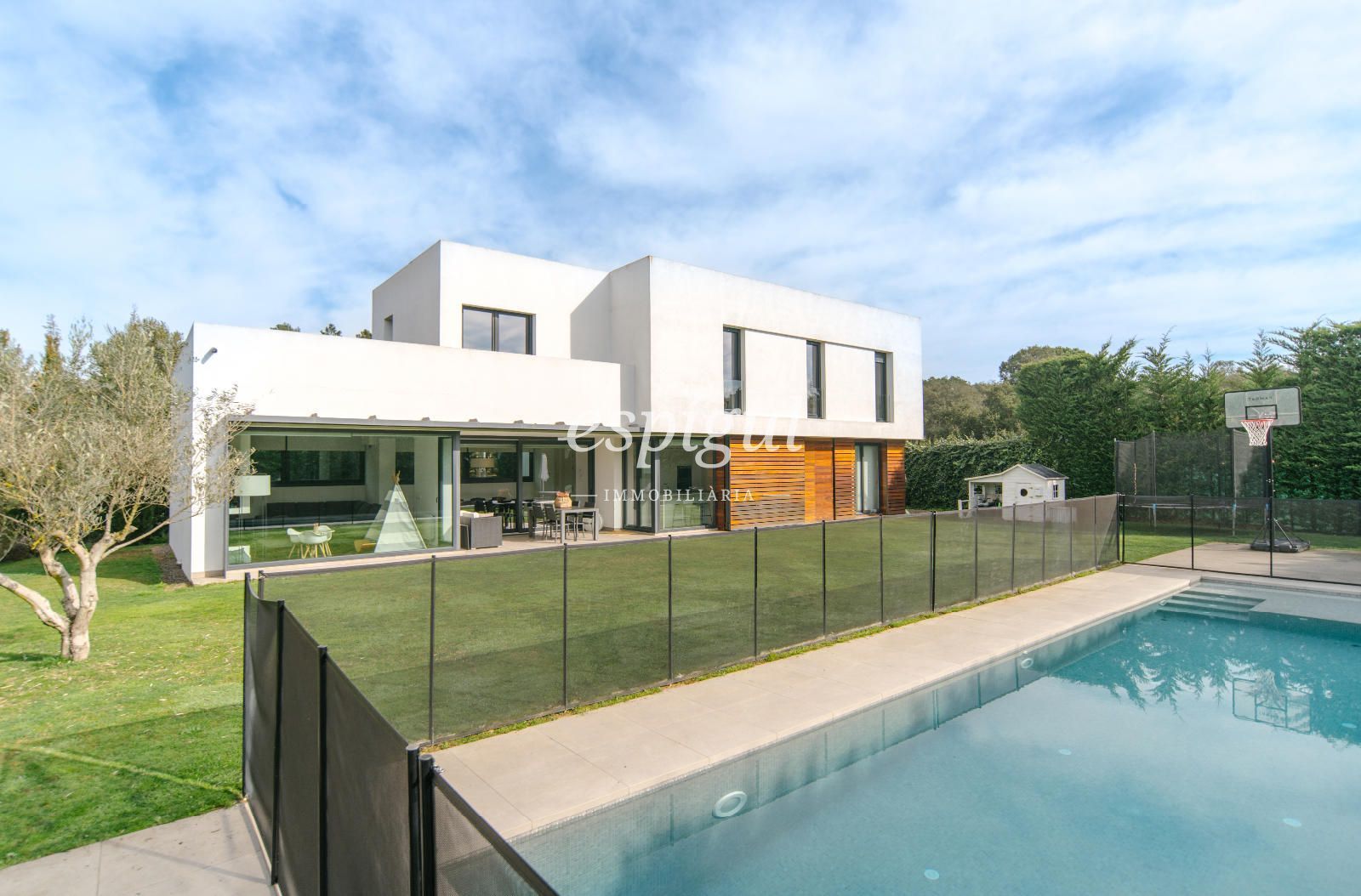 Exterior view of House or chalet for sale in Llagostera  with Air Conditioner, Heating and Parquet flooring