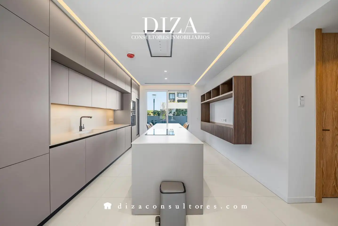 Kitchen of Duplexes for sale in Pozuelo de Alarcón  with Air Conditioner, Heating and Private garden