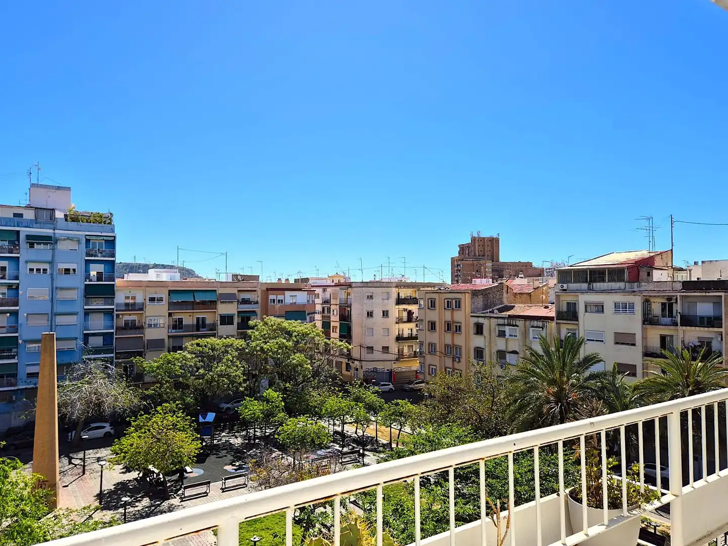Vista exterior de Apartament en venda en Alicante / Alacant amb Aire condicionat i Balcó