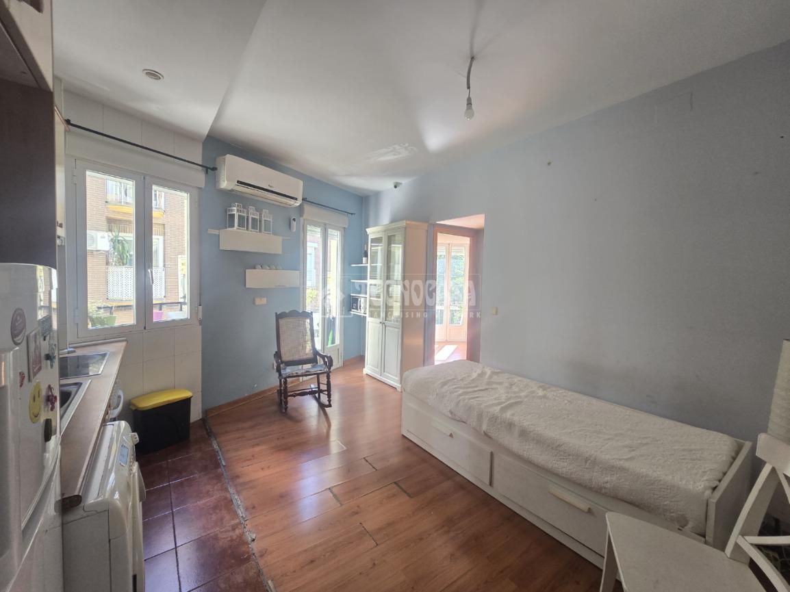 Bedroom of Flat for sale in  Madrid Capital  with Air Conditioner and Parquet flooring