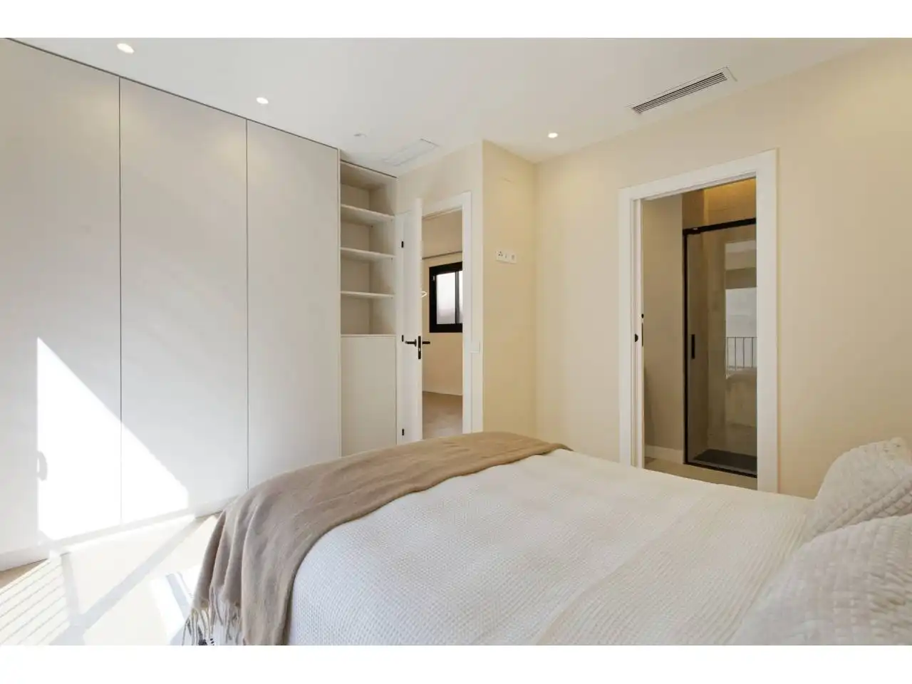 Dormitori de Apartament en venda en Barcelona amb Aire condicionat, Calefacció i Parquet