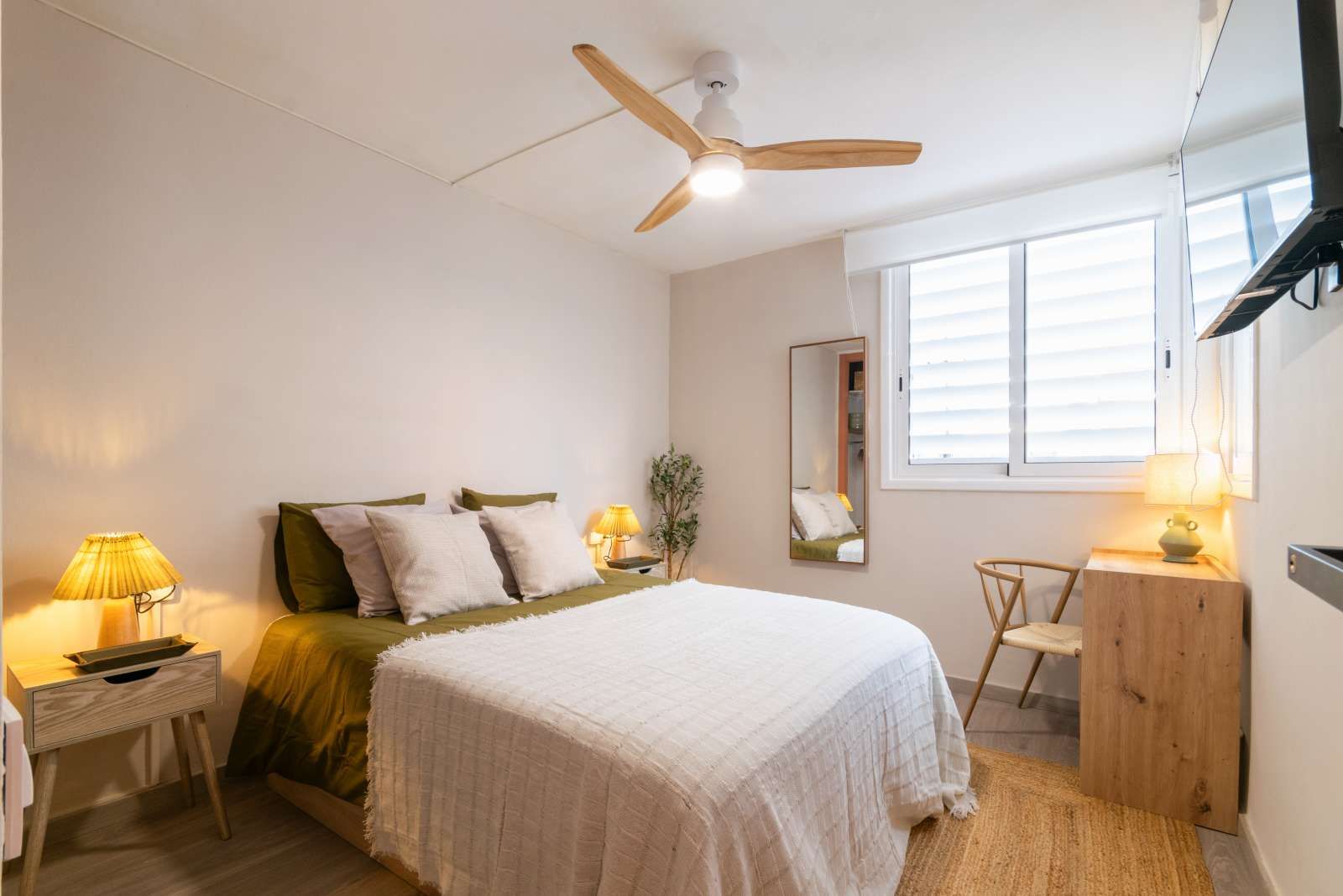 Bedroom of Flat to share in  Barcelona Capital  with Air Conditioner and Terrace