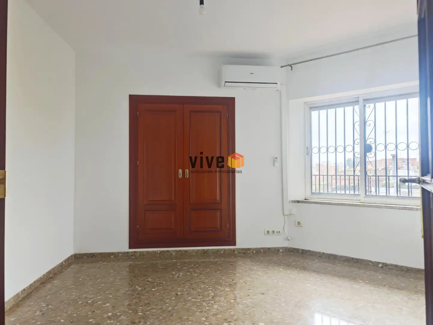 Schlafzimmer von Wohnung zur Miete in Sevilla mit Klimaanlage, Heizung und Terrasse