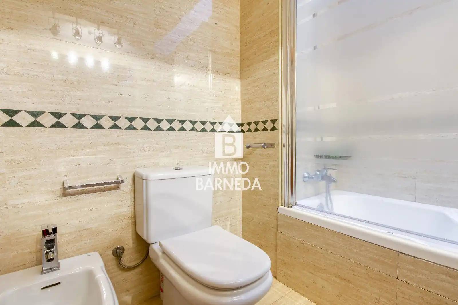 Baño de Casa adosada en venta en Palau-saverdera con Aire acondicionado, Calefacción y Jardín privado
