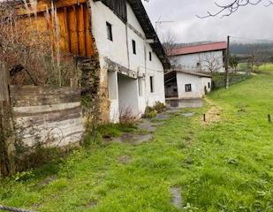 Außenansicht von Country house zum verkauf in Mungia mit Privatgarten