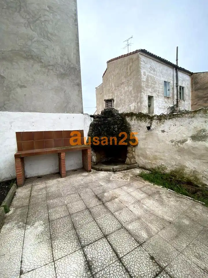 Haus oder Chalet zum Verkauf in Fresnillo de las Dueñas mit Heizung, Parkett und Terrasse