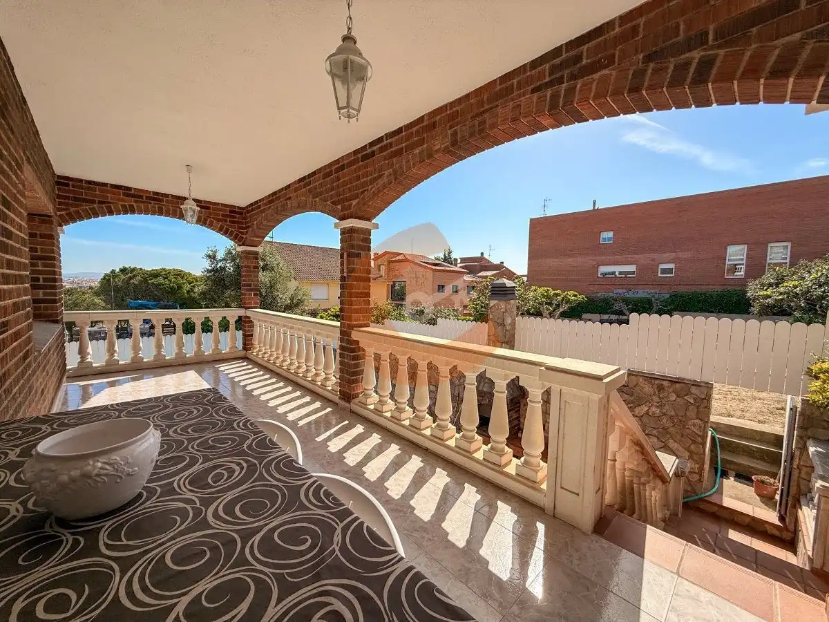 Terrassa de Casa o xalet en venda en El Vendrell amb Calefacció, Jardí privat i Piscina