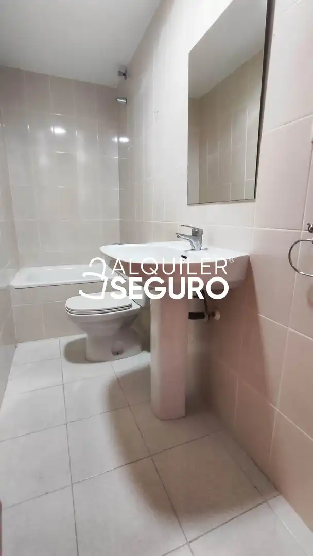 Baño de Piso de alquiler en Catarroja con Terraza