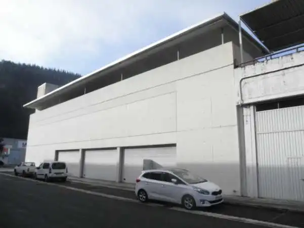 Außenansicht von Fabrikhallen zum Verkauf in Azkoitia