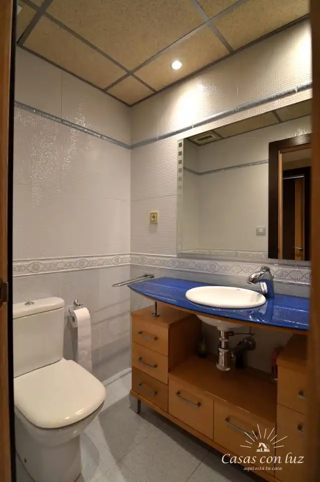 Bany de Casa o xalet en venda en Zaragoza amb Aire condicionat, Calefacció i Jardí privat