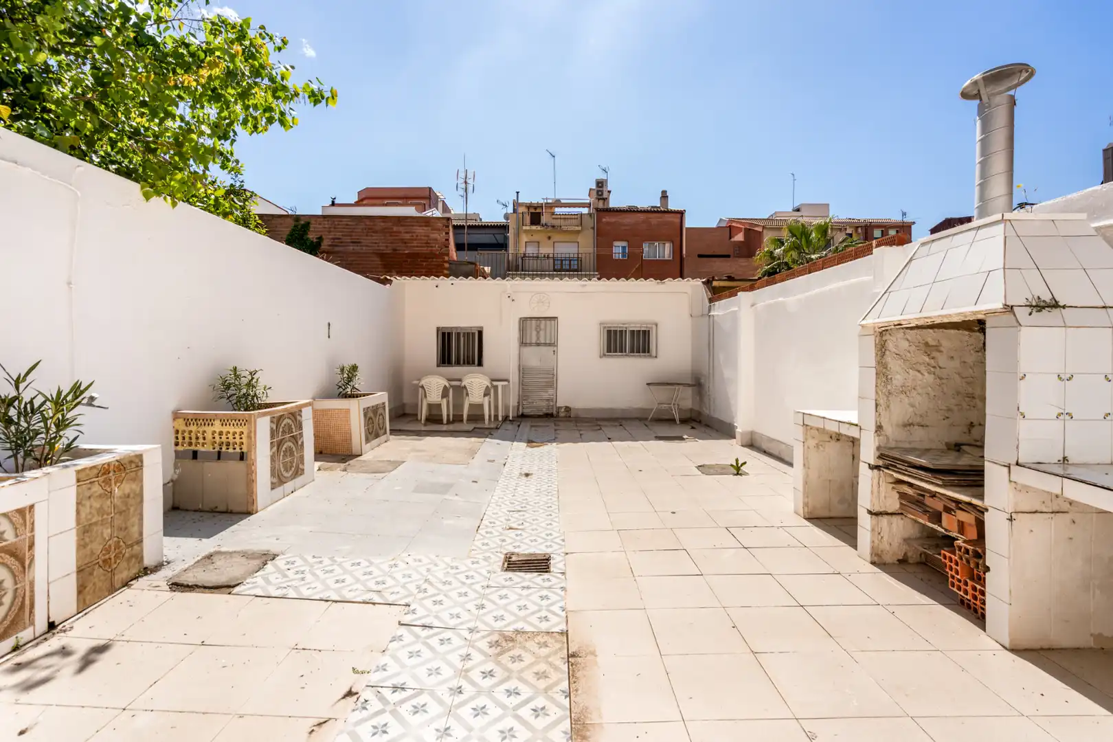 Terraza de Casa o chalet en venta en Cornellà de Llobregat con Aire acondicionado, Calefacción y Jardín privado