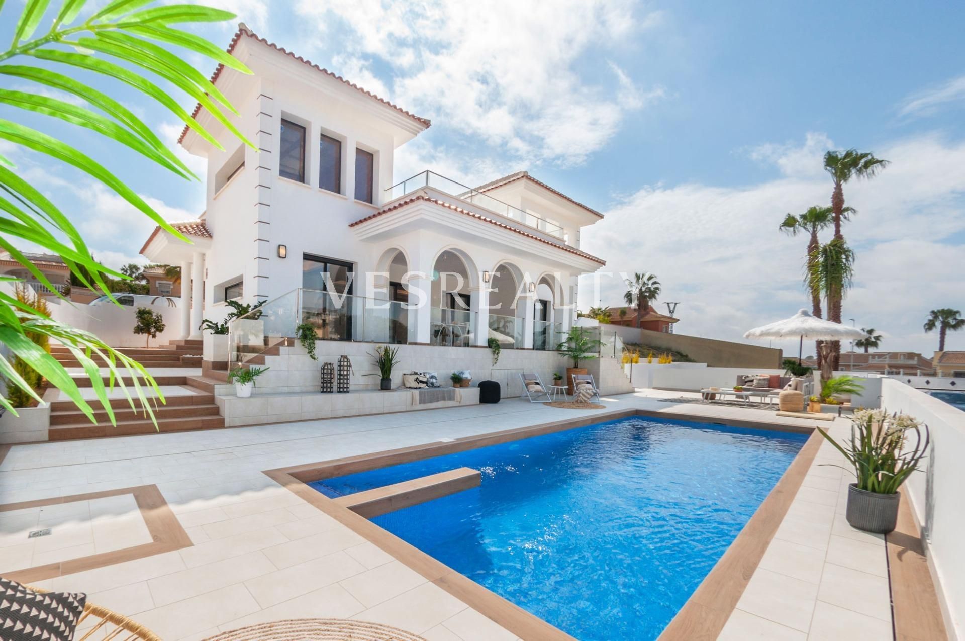 Vista exterior de Casa o xalet en venda en Quesada amb Piscina i Balcó