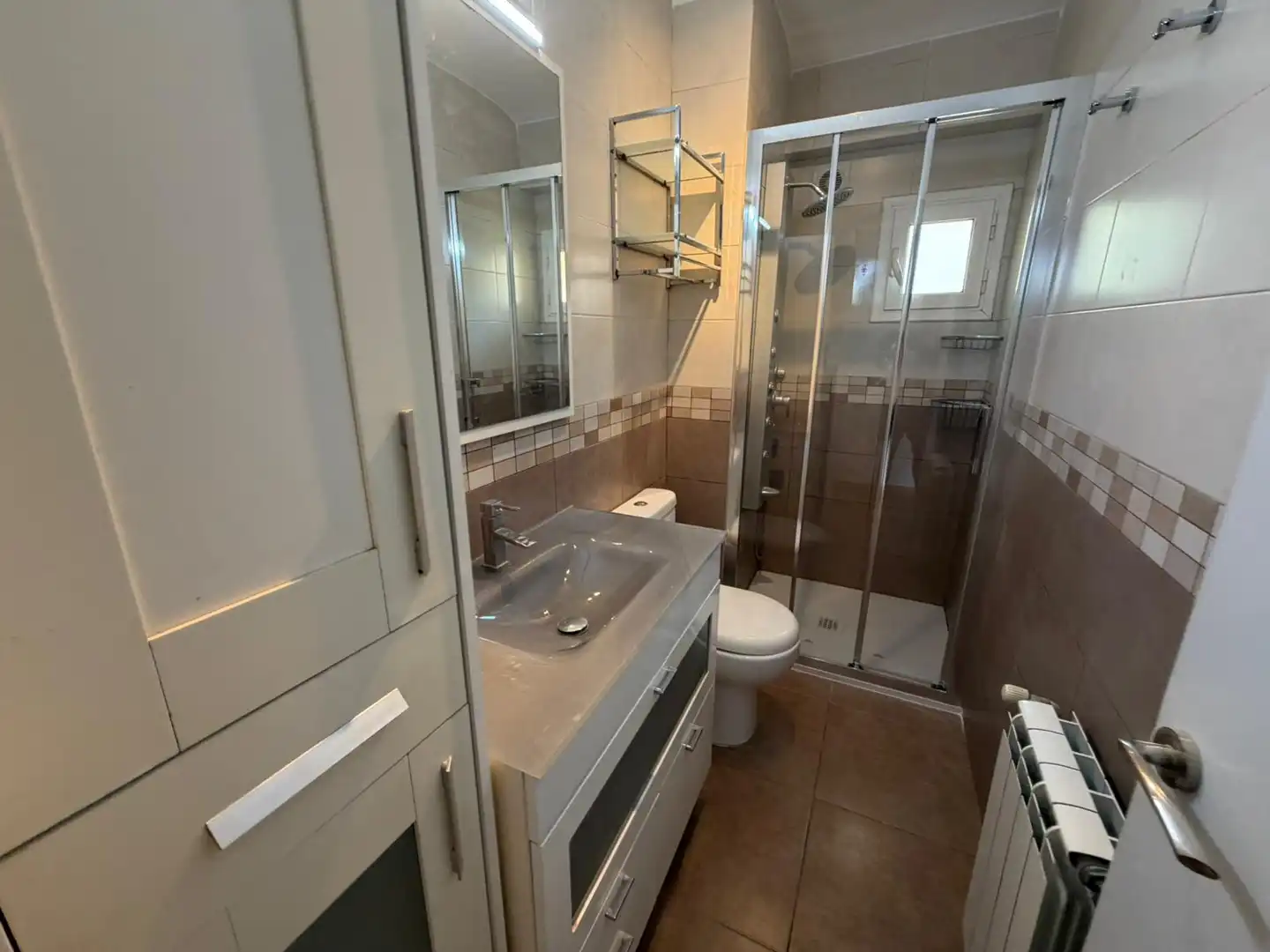Baño de Piso de alquiler en Lleida con Calefacción, Parquet y Amueblado