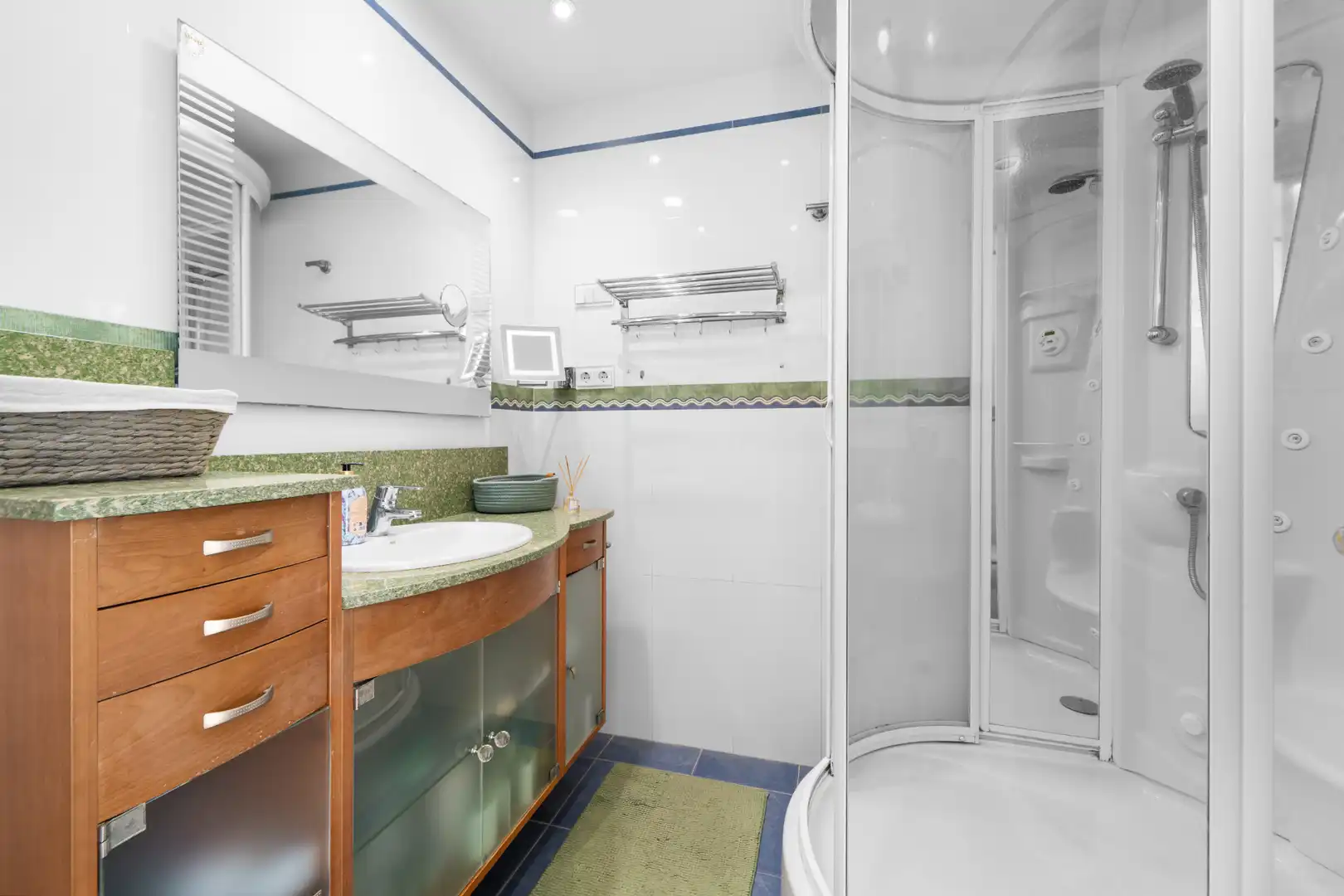 Bathroom of Flat for sale in Mijas  with Air Conditioner, Terrace and Storage room
