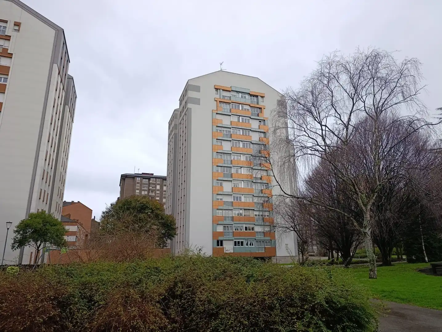 Vista exterior de Pis en venda en Gijón  amb Calefacció, Parquet i Traster