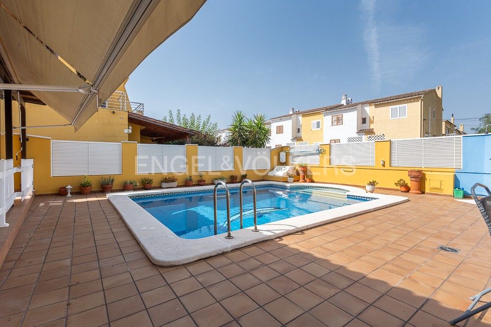 Piscina de Casa o xalet en venda en Benicasim / Benicàssim amb Aire condicionat, Calefacció i Jardí privat