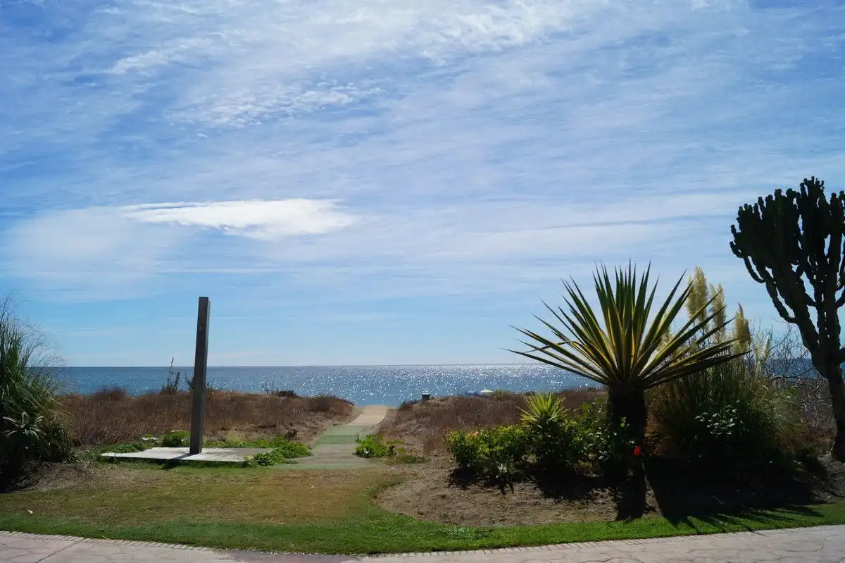 Vista exterior de Apartament de lloguer en Estepona amb Aire condicionat, Calefacció i Terrassa