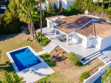 Villa mit Pool zum Verkauf in Avenida de las Golondrinas
