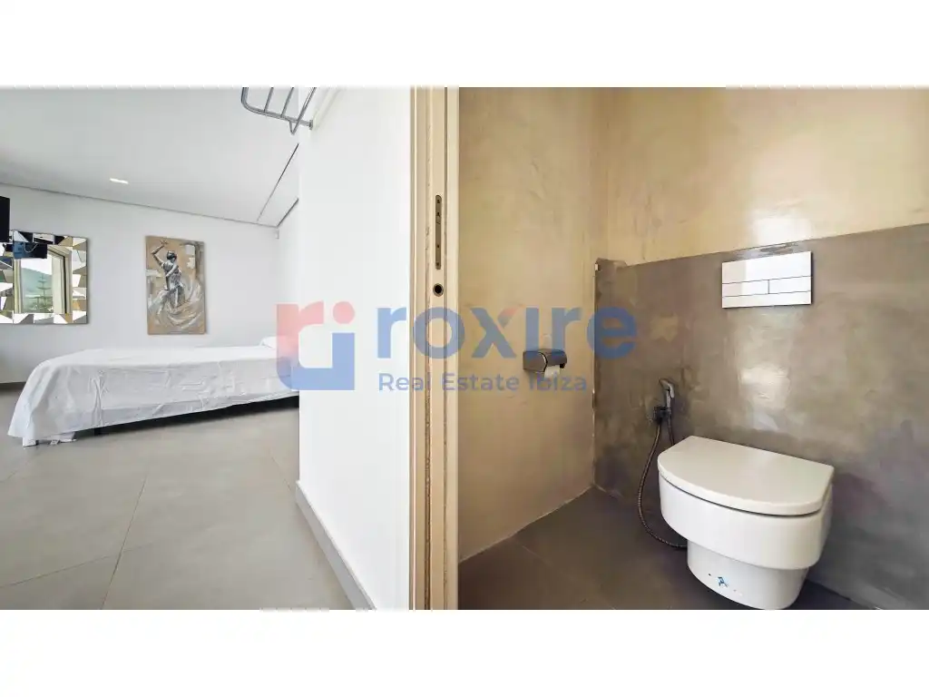 Bany de Casa o xalet en venda en Santa Eulària des Riu amb Aire condicionat, Jardí privat i Terrassa