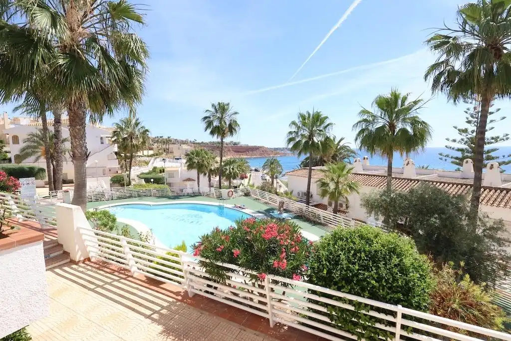 Piscina de Casa o xalet de lloguer en Orihuela amb Jardí privat, Terrassa i Moblat