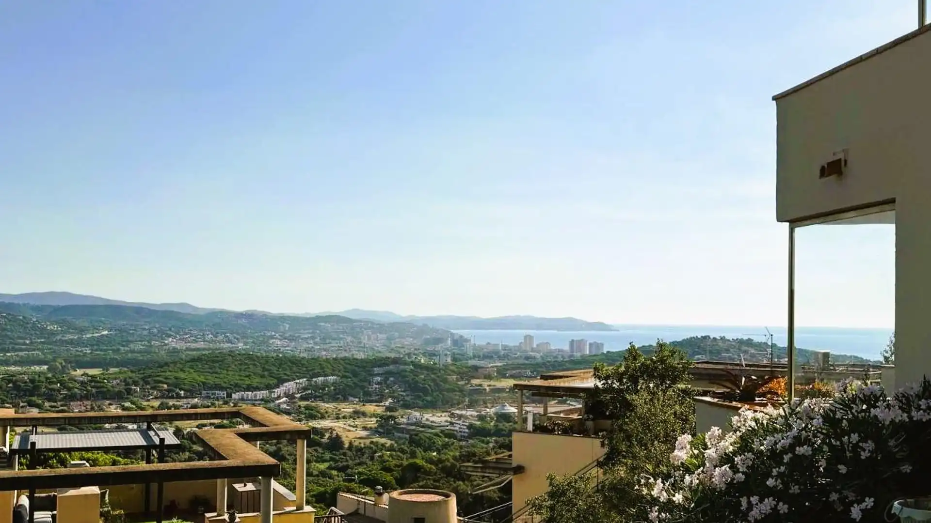 Vista exterior de Apartamento en venta en Sant Feliu de Guíxols con Calefacción y Jardín privado