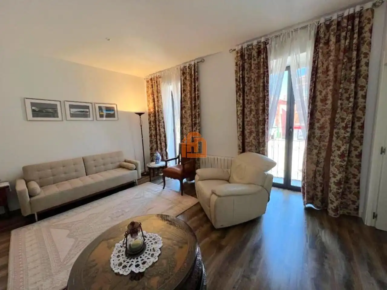 Sala d'estar de Casa o xalet en venda en La Robla  amb Calefacció, Terrassa i Traster